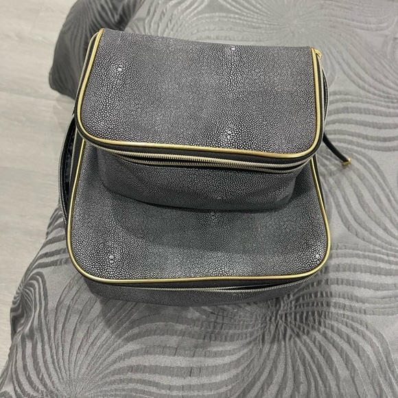 Estée Lauder Two New Make up Bags from Estée Lauder - Picture 2 of 7